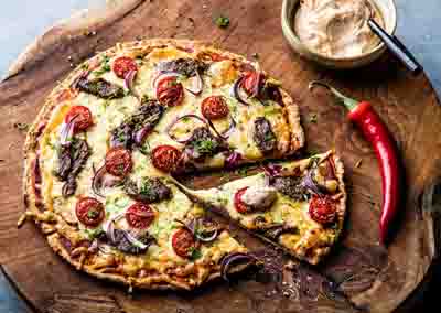 BIFF 30cm/129,- 40cm/189,-   tomat saus, ost, biff, champignon, paprika, løk