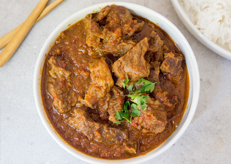 LAM CURRY /150,-   Benfrie biter av lam som tilberedes i tykk og god CurrySaus.