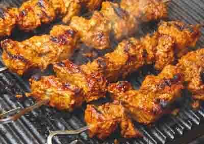 LAM TIKKA /155,-   Biter av lam marinert i yogurtsaus, koriander, krydder