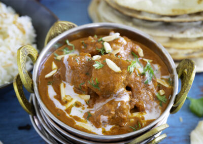 LAM TIKKA MASALA /160,-   Bentritt lammekjøtt med løk, paprika, tomter, ingefæ og god currysaus.