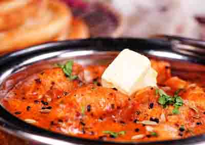 MADRASI HOTPOT /169,-   kylling, rekker og biff woket sammen med vårløk, ingefær tomater og chilisaus.