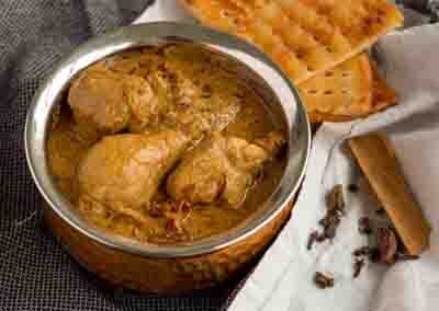 SHAHI KORMA /160,-   kylling i fløte saus kokos pulver mandler.