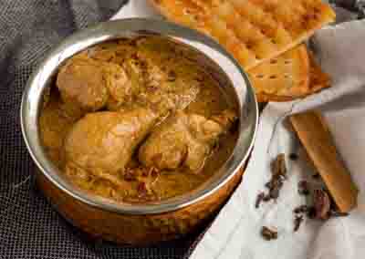 SHAHI KORMA /160,-   kylling i fløte saus kokos pulver mandler.