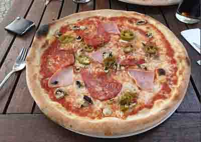 SKINKE 30cm/125,- 40cm/169,-   tomat saus, ost, skinke, champignon, løk